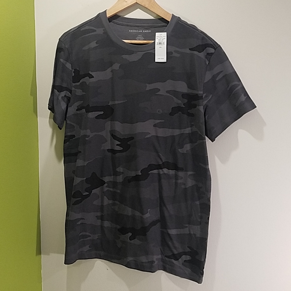 AE gray camo NWT tshirt